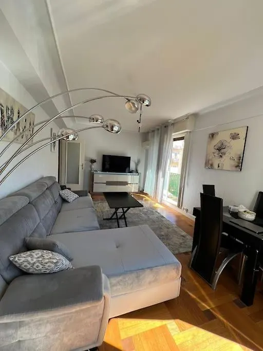Charming Flat In Heart Of ניס